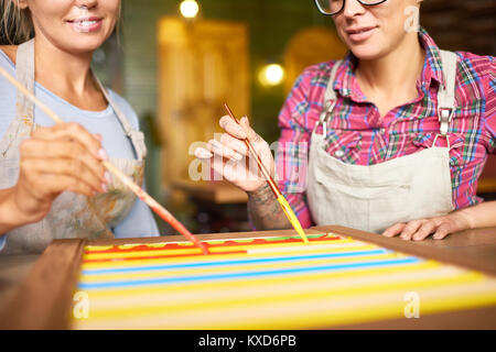 Deux femmes artistes à travailler ensemble Banque D'Images