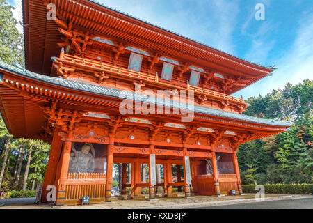 Daimon Gate, l'ancienne entrée principale de Koyasan (Mt. Koya) à Wakayama Wakayama, Japon - le 29 octobre : Daimon gate à Wakayama, Japon, le 29 octobre Banque D'Images