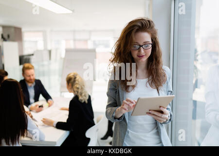 Portrait de jeune femme de l'architecte sur la réunion Banque D'Images