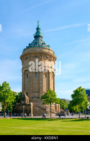 Mannheimer Wasserturm Water tower sur Friedrichsplatz, 60 mètres de hauteur, construit de 1886 à 1889, Mannheim, Baden-Wurttemberg, Germany Banque D'Images