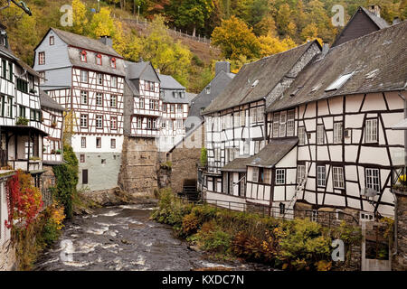 Maisons à colombages de la Rur,Monschau,Rhénanie du Nord-Westphalie,Allemagne Banque D'Images
