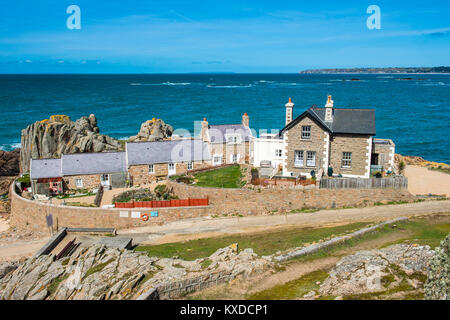 Vieille maison en pierre à l'La Corbiere lighthouse,Jersey, Channel Islands, Royaume-Uni Banque D'Images