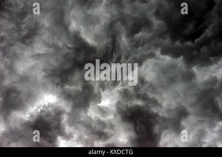 Nuages gris avant la tempête en Autriche Banque D'Images