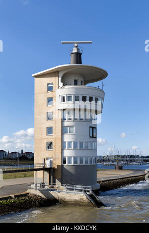 La tour radar dans l'estuaire de l'Elbe, Cuxhaven, Basse-Saxe, Allemagne Banque D'Images