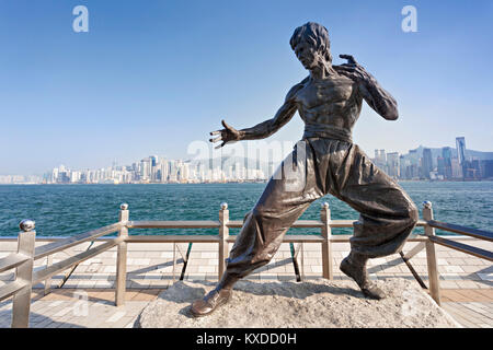 HONG KONG, CHINE - le 21 février : statue de Bruce Lee à l'Avenue des Stars sur février, 21, 2013, Hong Kong, Chine. Banque D'Images