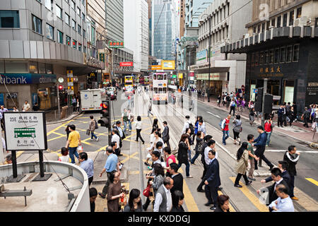 HONG KONG - le 19 mars : les transports publics dans la rue le 19 mars 2013 à Hong Kong. Plus de 90  % des voyageurs utilisent chaque jour les transports publics. Le plus haut sa ra Banque D'Images