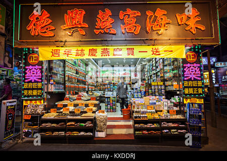 HONG KONG - le 19 mars : Glocery Store à l'Escadre Lok Street sur Mars, 19, 2013. Wing Lok Street est très célèbre à Hong Kong. Banque D'Images