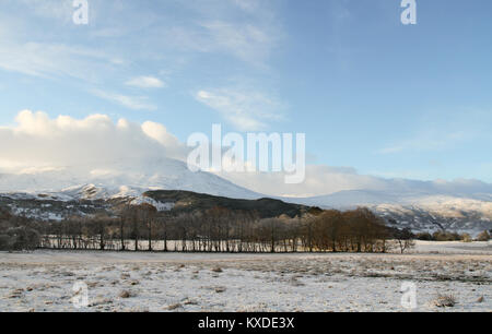 Un paysage d'hiver sur la montagne spectaculaire à Kinloch Rannoch, Perthshire, Écosse, Royaume-Uni. Banque D'Images