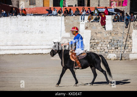 LEH, INDE - 24 SEPTEMBRE : joueurs non identifiés lors du match sur le terrain de polo de Leh le 24 septembre 2013, Leh, Inde Banque D'Images