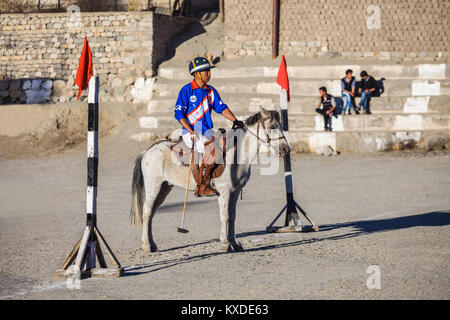 LEH, INDE - 24 SEPTEMBRE : joueurs non identifiés lors du match sur le terrain de polo de Leh le 24 septembre 2013, Leh, Inde Banque D'Images