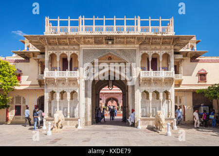 JAIPUR, INDE - 09 OCTOBRE : Porte d'entrée pour le Palais de la ville le 09 octobre 2013, Jaipur, Inde. Banque D'Images