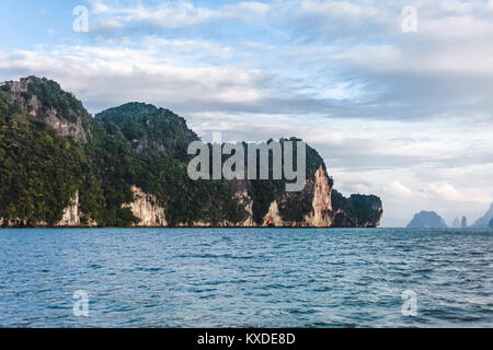 Photo d'îles de la baie de Phang Nga en Thaïlande Banque D'Images