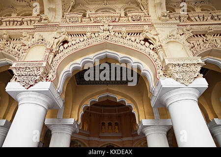 MADURAI, INDE - Le 23 mars : Arcades de Tirumalai Nayak Palace, 23 mars à Madurai, Inde. L'Indo-Saracenic palace a été construit en 1636 par le prince w Banque D'Images