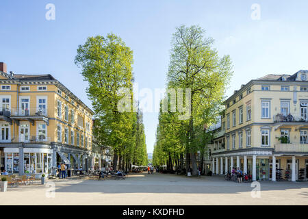 Vue panoramique à partir de la Bahnhofstraße à l'avenue principale de la station thermale de Bad Pyrmont, trimestre, Basse-Saxe, Allemagne Banque D'Images