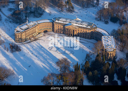 Le château de Wilhelmshöhe en hiver, la montagne, le parc Wilhelmshöhe à Kassel, Hesse, Allemagne Banque D'Images