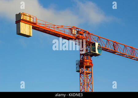 Un exemple d'une grue à tour statique utilisé sur un projet de construction à Ballyholme comté de Down en Irlande du Nord en janvier 2018 Banque D'Images