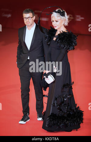 Rome, Italie - 26 octobre 2017 : Marina Ripa di Meana promenades un tapis rouge pour vos ennemis au cours du 12e Festival du Film de Rome à l'Auditorium Parco della Musica. Banque D'Images