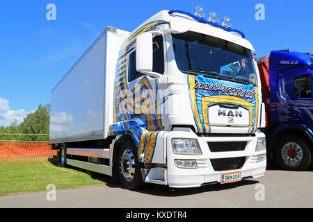 PORVOO, FINLANDE - le 28 juin 2014 : man show truck de Andy Trans Oy sur l'affichage à la Riverside Réunion 2014 Chariot à Porvoo, Finlande. Banque D'Images