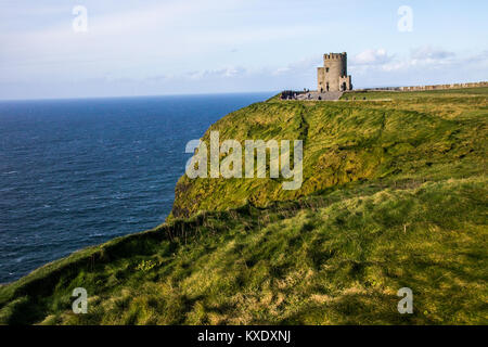 O'Brien's Tower, les Falaises de Moher, comté de Clare, Irlande Banque D'Images