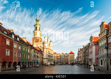 Façades renaissance colorés sur la place centrale du marché à Poznan, Pologne Banque D'Images