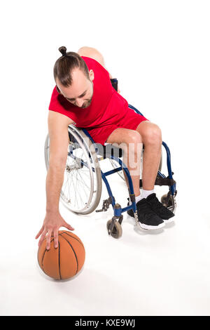 En jouant au basket-ball en fauteuil roulant sportif Banque D'Images
