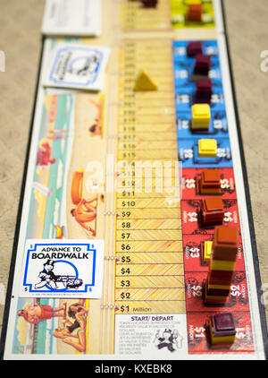 Le plateau de jeu d'avance à la demande, en 1985, un spin-off de la Parker Brothers jeu de société, Monopoly. Banque D'Images