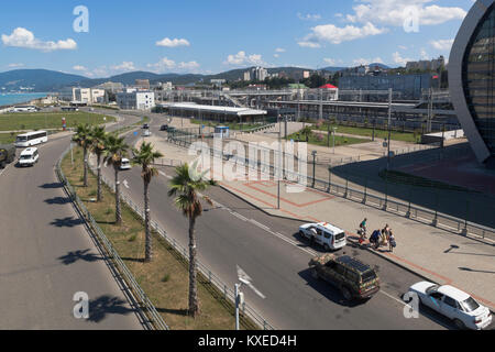 Adler, Sochi, Russie, région de Krasnodar - Juillet 9, 2016 : La vue de la rue de l'Éveil dans le règlement de l'Adler Hotel lookout Railway Banque D'Images
