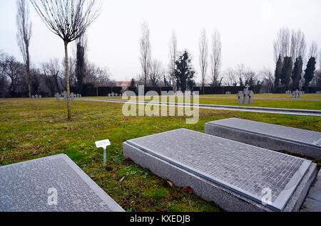 Zagreb, Croatie. Le Cimetière Monumental de Mirogoj. Cimetière de guerre allemand. Banque D'Images