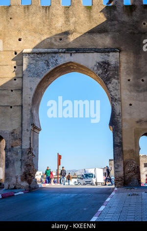 Fes, MAROC - 10 DÉCEMBRE : ancienne porte de Fès médina, vieille ville. Décembre 2016 Banque D'Images