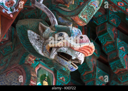 Dragon sculpté détail Temple Pulguksa, Kyongju, Corée du Sud. Banque D'Images