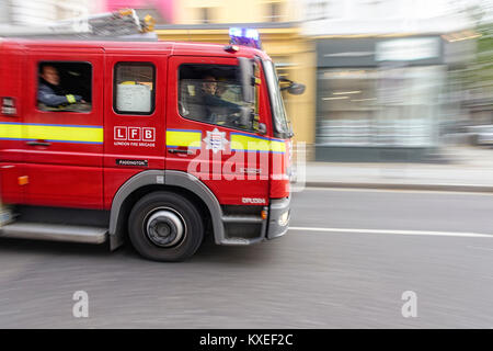 London Fire Brigade en pleine vitesse Banque D'Images