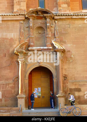 Photographie de l'Iglesia de Santa Quiteria à Alcázar de San Juan, Espagne, représentant son style architectural distinctif et son importance dans le patrimoine religieux et historique espagnol. Banque D'Images