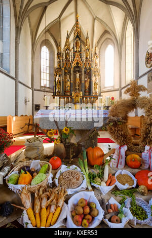 Autel décoré pour Thanksgiving,église paroissiale St.Blasius,Kellberg près de Thyrnau,forêt de Bavière,Basse Bavière,Bavaria Banque D'Images