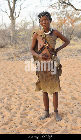 Vieille Femme,tribu San Bushman du Kalahari,portrait,,Namibie Banque D'Images