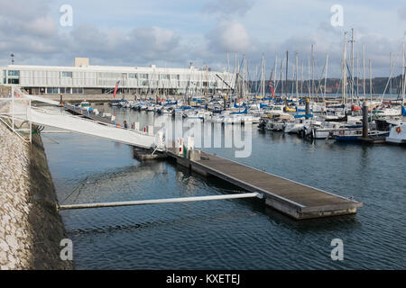 L'Altis Belem Hotel et Spa donnant sur la marina au Doca do Bom Sucesso à Lisbonne, Portugal Banque D'Images