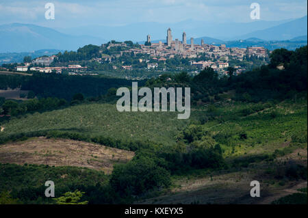 Centre historique de San Gimignano dans la liste du patrimoine mondial de l'UNESCO vu de la distance de San Gimignano, Toscane, Italie. 6 août 2016 © Woj Banque D'Images