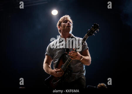 Le groupe de rock américain The Black Keys effectue un concert live at the Spanish music festival Primavera Sound 2015 à Barcelone. Ici le chanteur et guitariste Dan Auerbach est représenté sur scène. L'Espagne, 28/05 2015. Banque D'Images