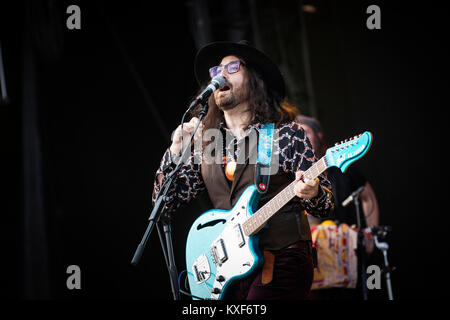 Le groupe américain le fantôme d'un tigre à dents de sabre effectue un concert live at the Spanish music festival Primavera Sound 2015 à Barcelone. Ici le chanteur et guitariste Sean Lennon est représenté sur scène. L'Espagne, 30/06 2015. Banque D'Images