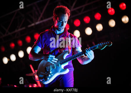 Le groupe de rock The Strokes effectue un concert live at the Spanish music festival Primavera Sound 2015 à Barcelone. Ici, le guitariste Albert Hammond Jr. est pictued sur scène. L'Espagne, 31/06 2015. Banque D'Images