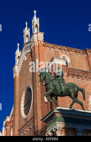 Bartolomeo Colleoni Soldier of Fortune italienne renaissance monument équestre en bronze et des Saints Jean et Paul église gothique à Venise Banque D'Images