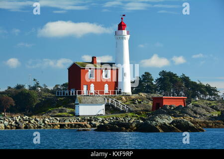 Phare de Fisgard au parc historique national de fort Rodd Hill, à Victoria, C.-B., Canada. Banque D'Images