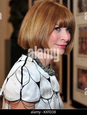 Anna Wintour, rédactrice en chef, revue Vogue arrive pour le dîner officiel en l'honneur du Premier Ministre David Cameron de Grande-Bretagne et sa femme, Samantha, à la Maison Blanche, à Washington, D.C. le mardi, 14 mars 2012..Credit : Ron Sachs / CNP./ MediaPunch (restriction : NO New York ou le New Jersey Journaux ou journaux dans un rayon de 75 km de la ville de New York) Banque D'Images