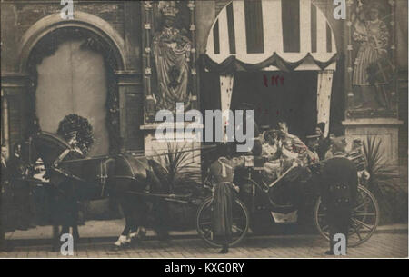 Une photographie de 1910 documentant la visite du tsar Nicolas II à Riga, montrant un événement officiel de l'État à la fin de la période de l'Empire russe. Banque D'Images