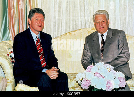 Gouverneur Bill Clinton (démocrate de l'Arkansas), gauche, la présomption de l'aspirant pour le Parti démocratique de 1992 en vue de la désignation du président des États-Unis, rencontre le président Boris Eltsine, de la Fédération de Russie, de droit, à la Blair House à Washington, DC Le 18 juin 1992. Consolidé Crédit : Nouvelles Photos - PAS DE SERVICE DE FIL · Photo : Nouvelles photos consolidé consolidé/Nouvelles Photos Banque D'Images