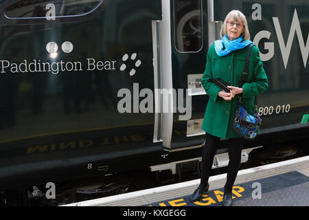 Londres, Royaume-Uni. 10 janvier 2018, Nouveau train Intercity Express nommé d'après l'ours Paddington créateur et auteur Michael Bond à la gare de Paddington au centre de Londres Crédit : Martin Evans/Alamy Live News Banque D'Images