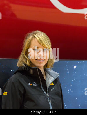 Excel, Londres, Royaume-Uni. 10 janvier, 2018. Marin britannique Susie Goodall en face de la Rustler 36 récemment rénové, a relancé l'avant de sa race. Susie Goodall est l'un des plus jeunes skippers, et la seule femme, d'être en compétition dans la course aux Golden Globe 2018, qui verra trente marins embarquez pour un tour du monde sans escale de 48 000 km des océans du monde sans aucune aide extérieure. Credit : Imageplotter News et Sports/Alamy Live News Banque D'Images