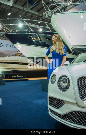 Londres, Royaume-Uni. 10 janvier, 2018. Les produits de luxe, Bentleys et Princess Yachts - Le London Boat Show 2018 ouvre ses portes au centre Excel dans les Docklands. Crédit : Guy Bell/Alamy Live News Banque D'Images