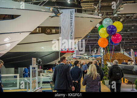 Londres, Royaume-Uni. 10 janvier, 2018. Sunsseker grands yachts planent sur le spectacle - Le London Boat Show 2018 ouvre ses portes au centre Excel dans les Docklands. Crédit : Guy Bell/Alamy Live News Banque D'Images