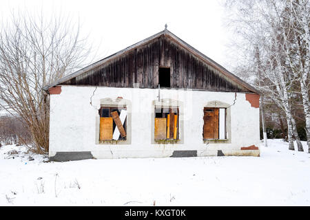 L'ancien bâtiment de l'administration de la colonie, Elitnyy kraï de Krasnodar, en Russie. L'héritage soviétique. Destruction des infrastructures. Banque D'Images