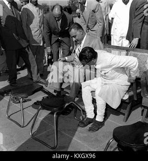 En 1960, le président égyptien Gamal Abdel Nasser a effectué une visite officielle en Inde, en s’entretenant avec les dirigeants indiens et en participant à des pourparlers diplomatiques Banque D'Images